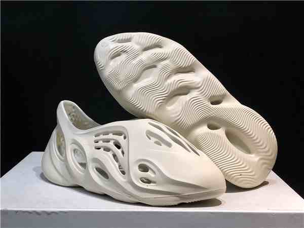 Men's Yeezy Foam Runner  Sand  Slide  us5.5-us13 crocs